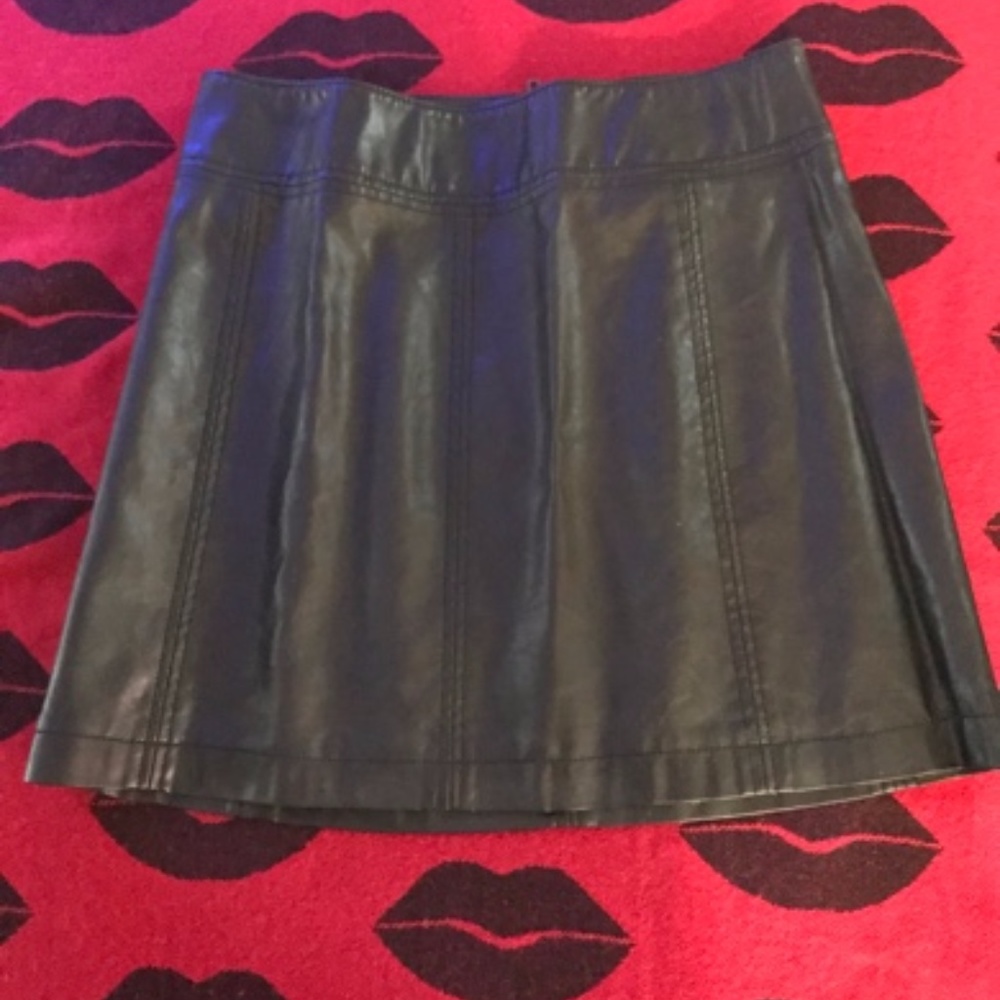 FREE PEOPLE ❤︎ NWOT BLACK GENUINE LEATHER SKIRT
